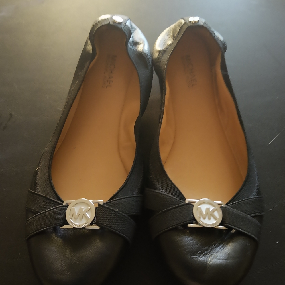 Michael Kors - Picture 2 of 3